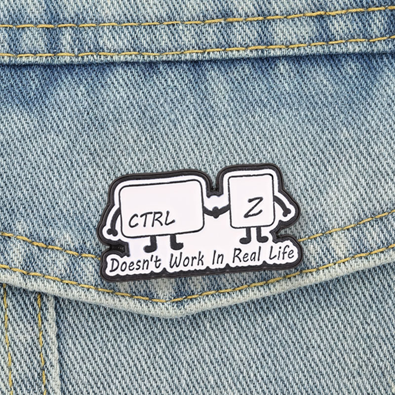 Tech Accessories For Work - Divertidos pines esmaltados con memes tecnológicos:
